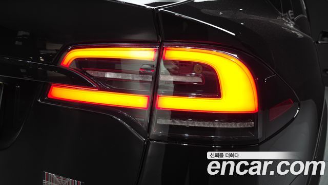 Tesla Model X 2023 — photo 9