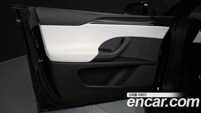 Tesla Model X 2023 — photo 14