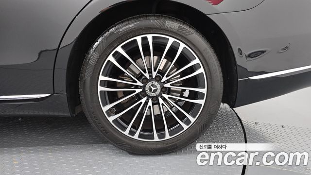 Mercedes-Benz S-Class 2023 — photo 7