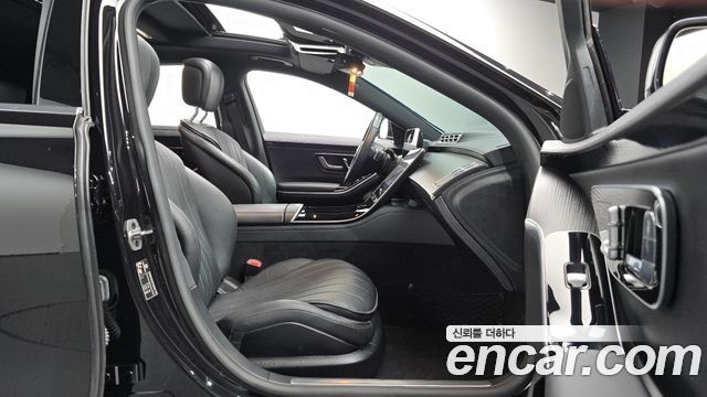 Mercedes-Benz S-Class 2023 — photo 16