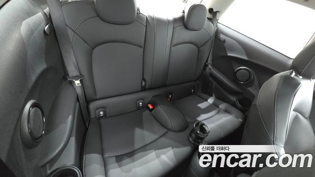 Mini Cooper 2019 — photo 17
