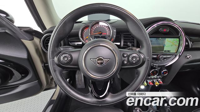 Mini Cooper 2019 — photo 18