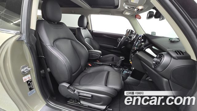 Mini Cooper 2019 — photo 16