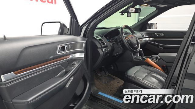 Ford Explorer 2017 — photo 13