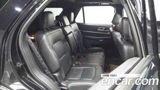 Ford Explorer 2017 — photo 17