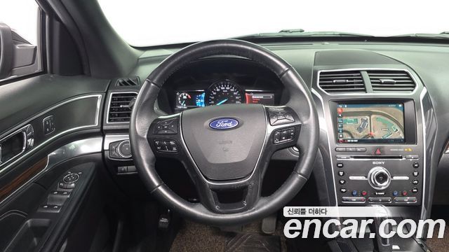 Ford Explorer 2017 — photo 18