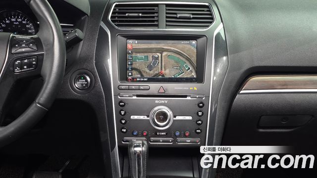 Ford Explorer 2017 — photo 19