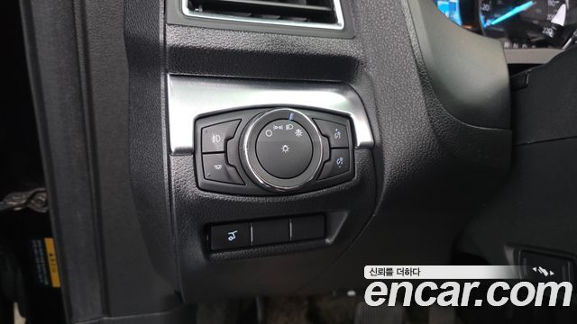 Ford Explorer 2017 — photo 24