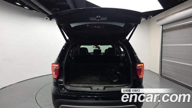Ford Explorer 2017 — photo 26