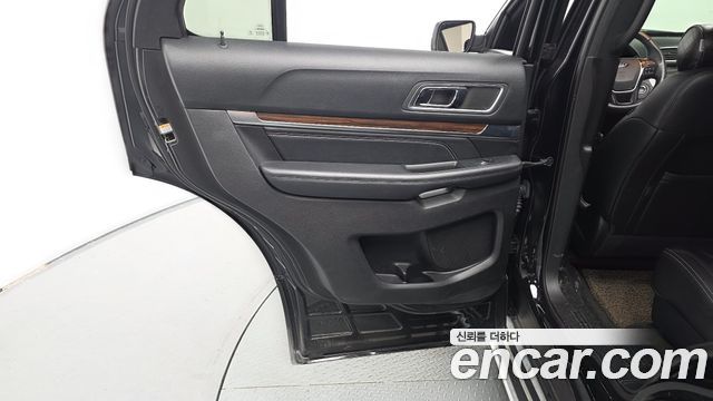 Ford Explorer 2017 — photo 15