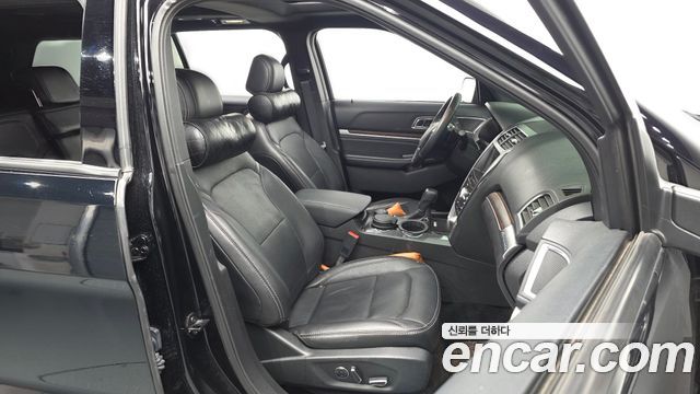 Ford Explorer 2017 — photo 16