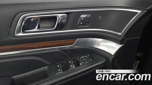 Ford Explorer 2017 — photo 29