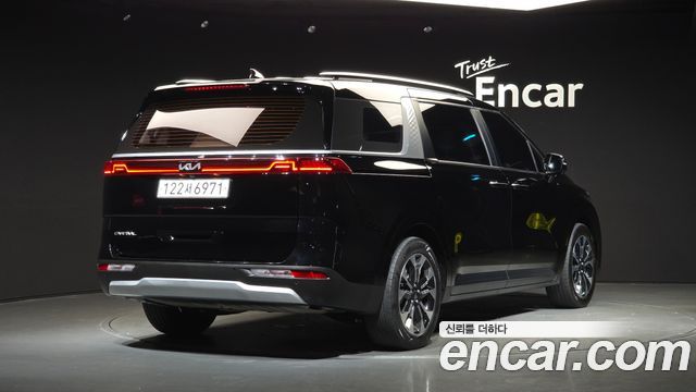 Kia Canival 2023 — photo 2