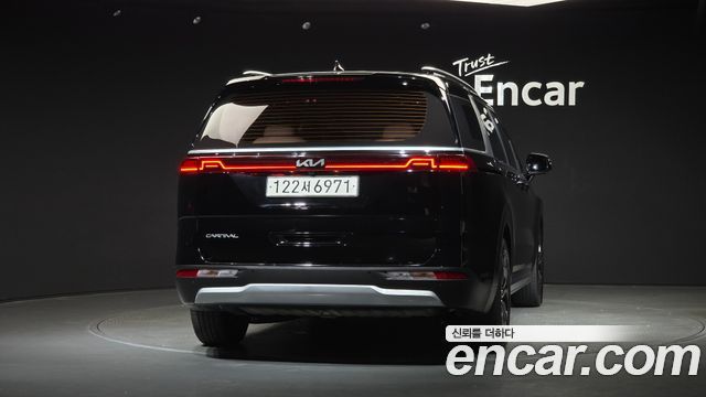 Kia Canival 2023 — photo 4