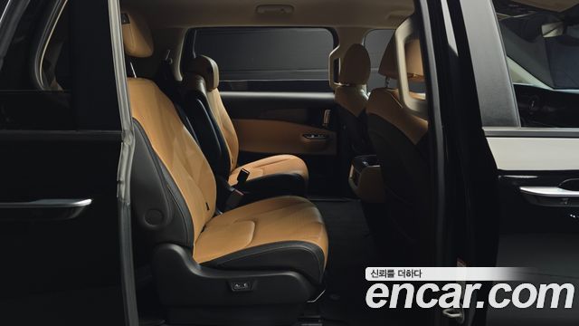 Kia Canival 2023 — photo 17