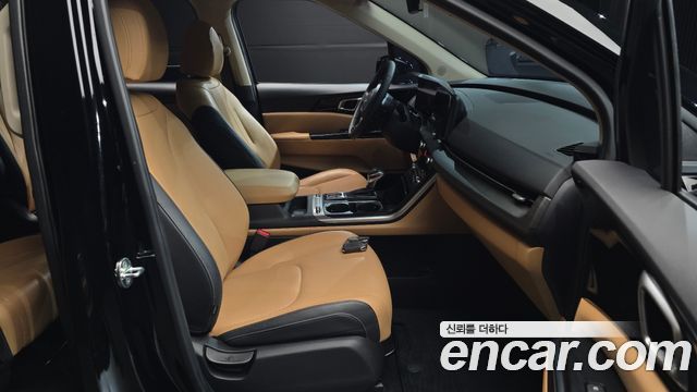 Kia Canival 2023 — photo 16