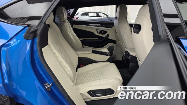 Lamborghini Urus 2021 — photo 12