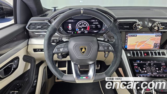 Lamborghini Urus 2021 — photo 13