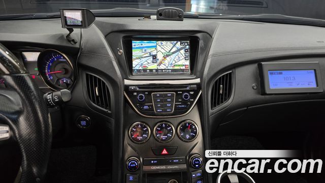Hyundai Genesis 2012 — photo 13