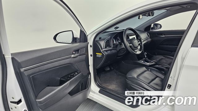 Hyundai AVANTE 2018 — photo 10