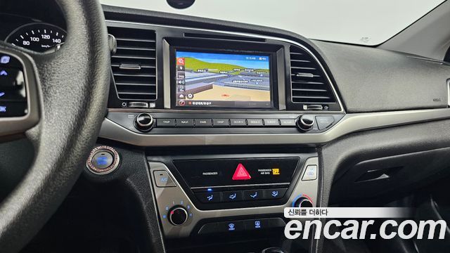 Hyundai AVANTE 2018 — photo 13