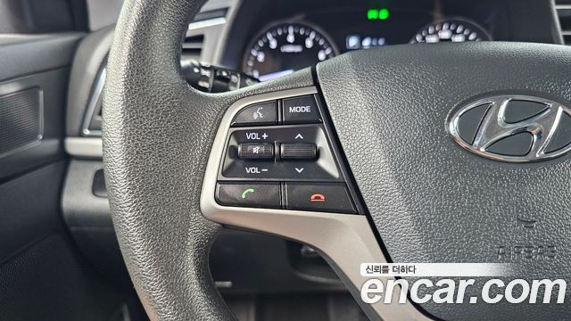 Hyundai AVANTE 2018 — photo 16