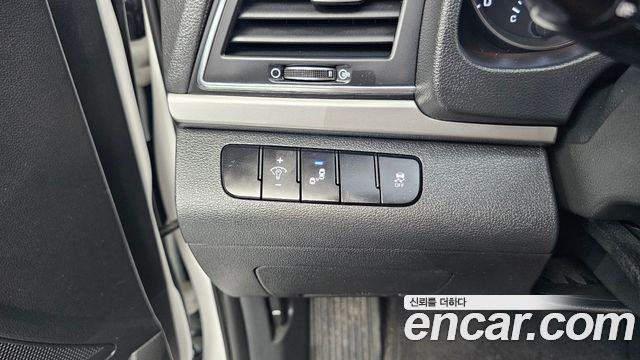 Hyundai AVANTE 2018 — photo 19