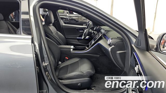 Mercedes-Benz C-Class 2022 — photo 11
