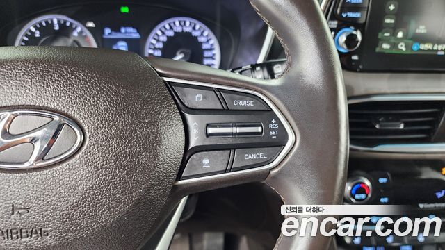 Hyundai Santafe 2019 — photo 23