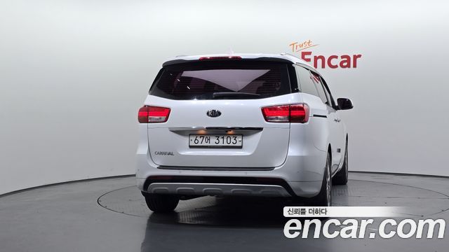 Kia Canival 2016 — photo 4