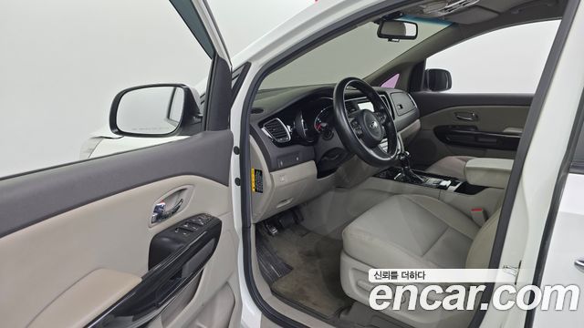 Kia Canival 2016 — photo 10