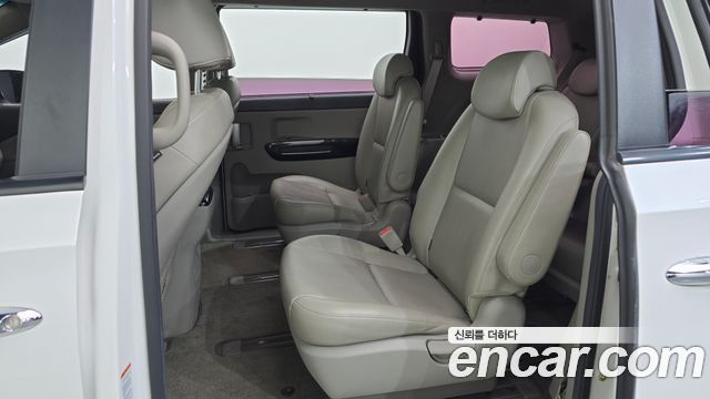 Kia Canival 2016 — photo 11