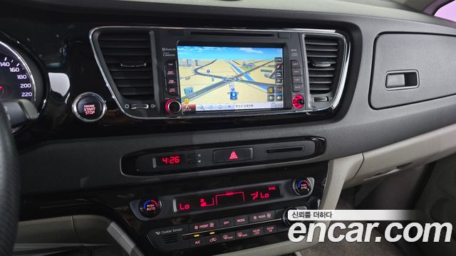 Kia Canival 2016 — photo 13