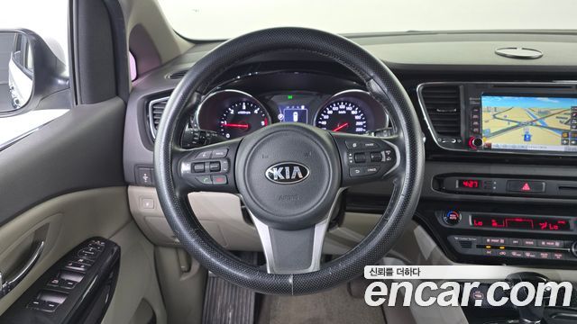Kia Canival 2016 — photo 14
