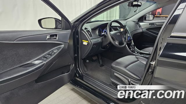 Hyundai Sonata 2012 — photo 13