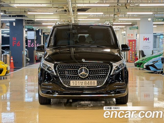 Mercedes-Benz V-Class 2022 — photo 3