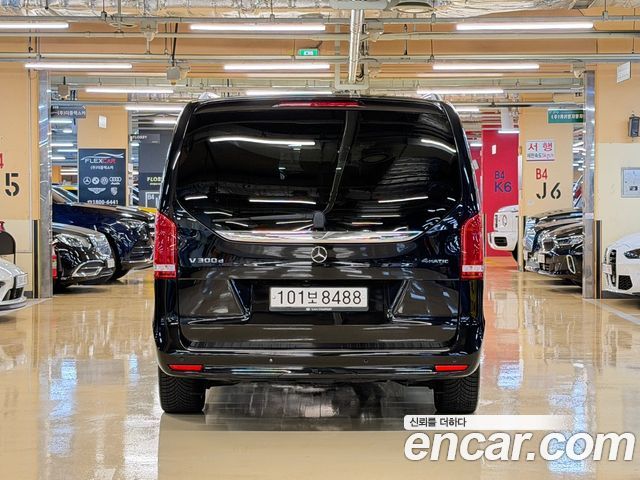 Mercedes-Benz V-Class 2022 — photo 4