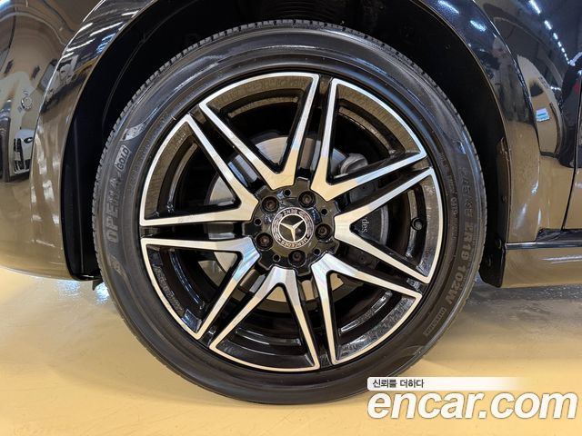 Mercedes-Benz V-Class 2022 — photo 5
