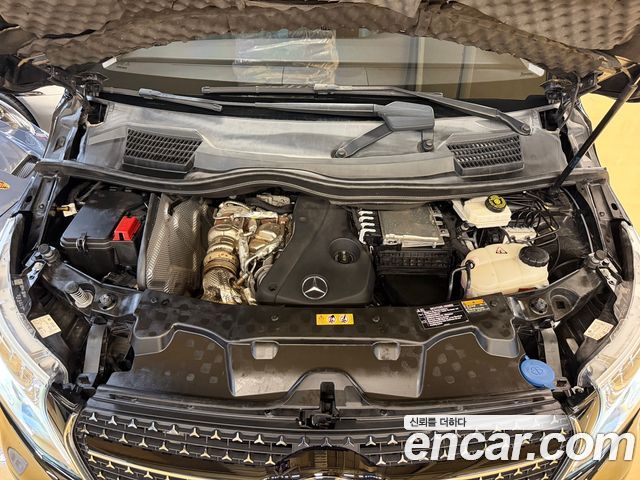 Mercedes-Benz V-Class 2022 — photo 6