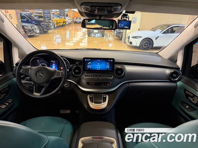 Mercedes-Benz V-Class 2022 — photo 7