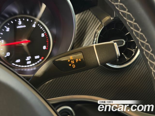 Mercedes-Benz V-Class 2022 — photo 9