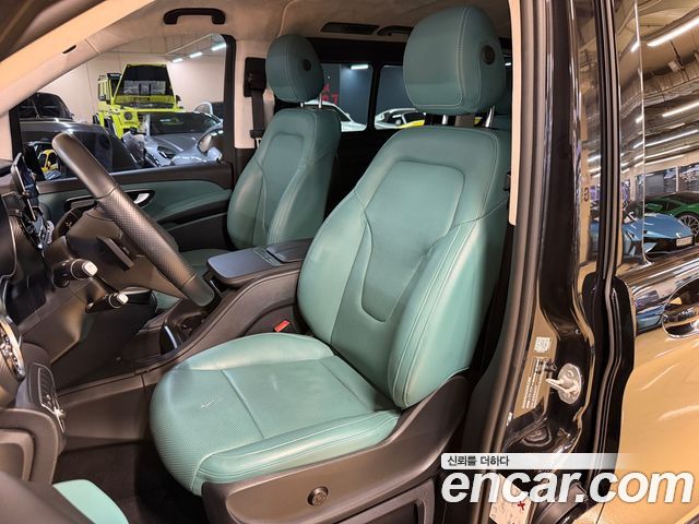 Mercedes-Benz V-Class 2022 — photo 10