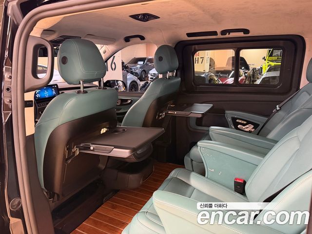 Mercedes-Benz V-Class 2022 — photo 15