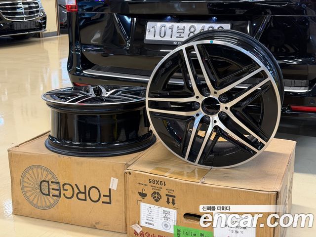 Mercedes-Benz V-Class 2022 — photo 19