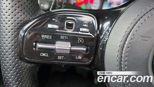 Mercedes-Benz C-Class 2018 — photo 24