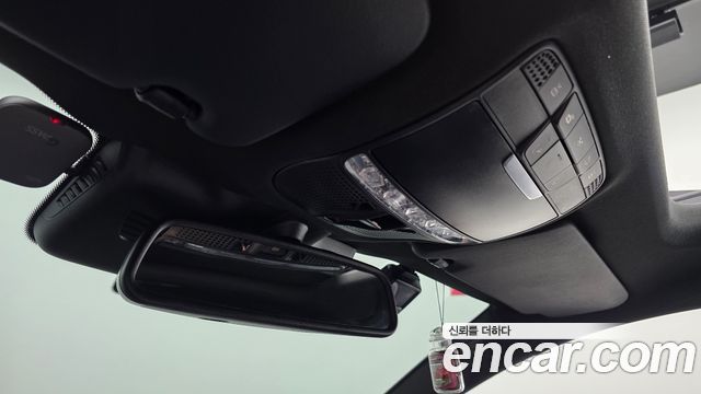 Mercedes-Benz C-Class 2018 — photo 28