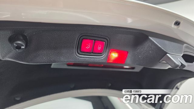 Mercedes-Benz C-Class 2018 — photo 31