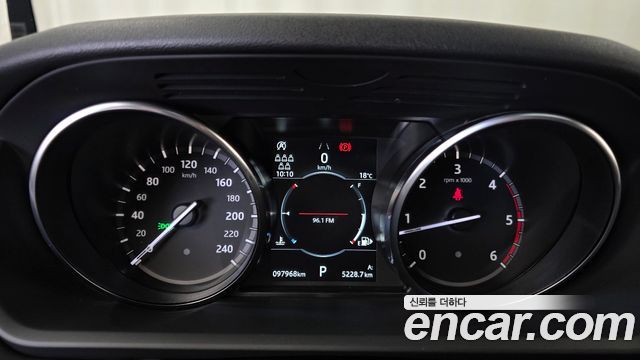 Land Rover Discovery 2019 — photo 11