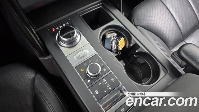 Land Rover Discovery 2019 — photo 12