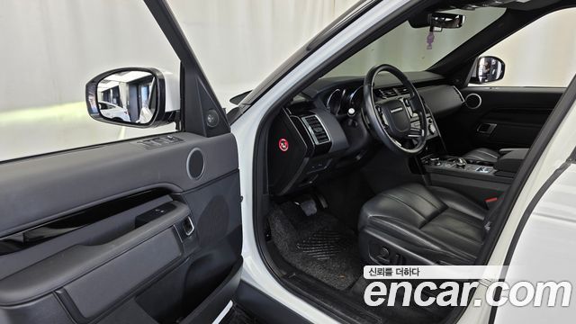 Land Rover Discovery 2019 — photo 13